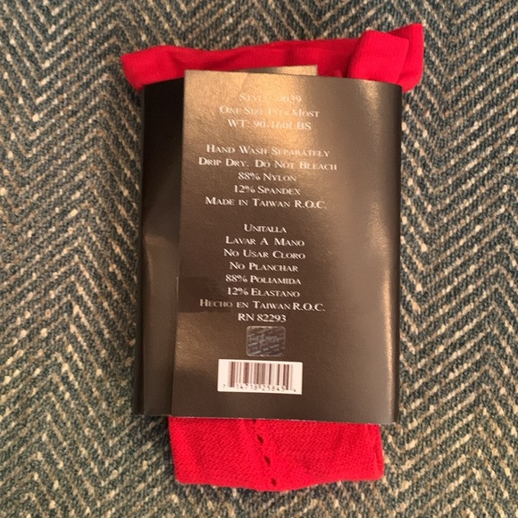 SUPER SEXY LEG AVENUE Crochet Net Stockings with Keyhole Backseam. - Picture 8 of 8